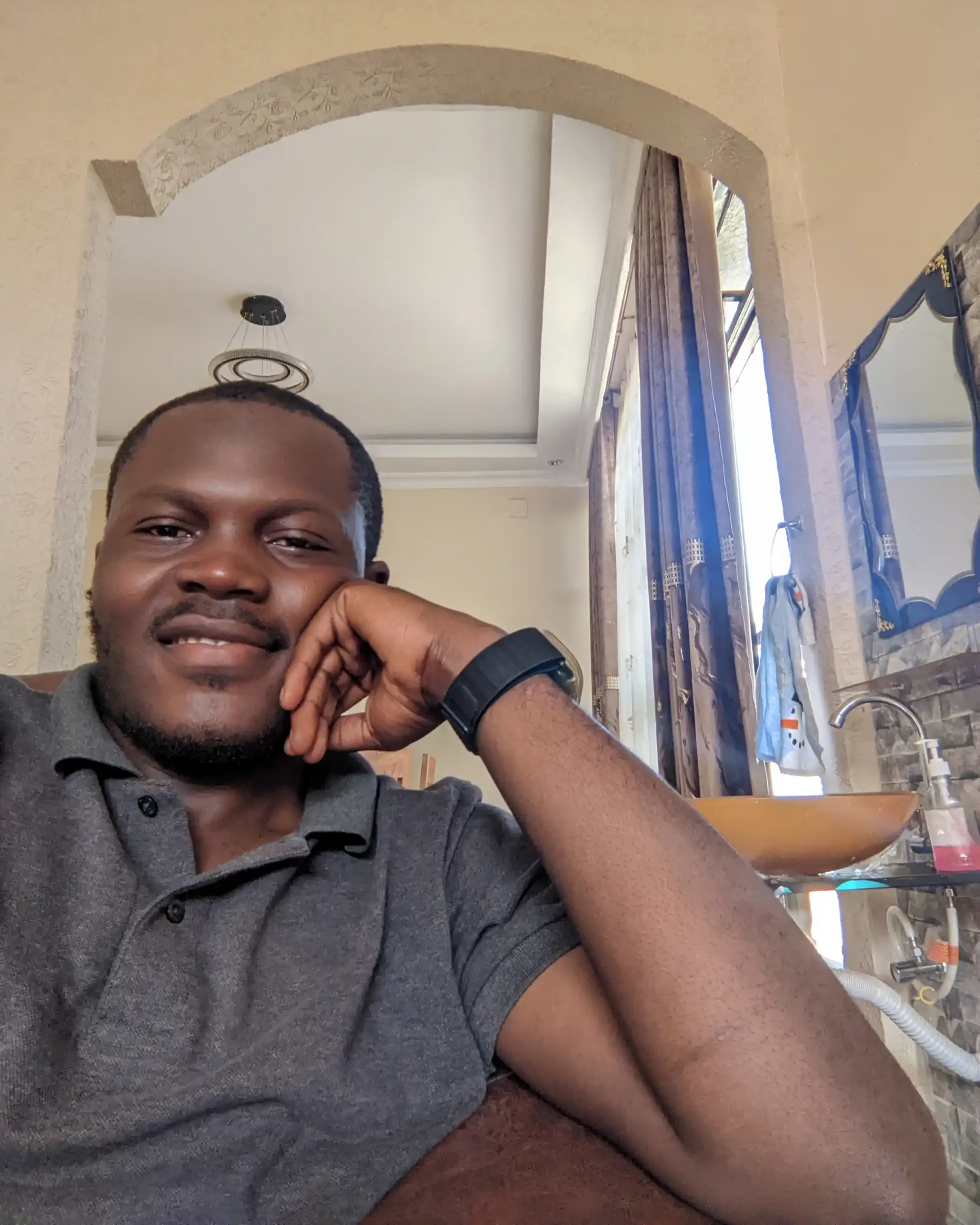 Le développeur derrière le site Kihande-sarl.com